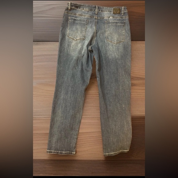 L&B Distressed stretchy medium wash straight Jeans - Picture 3 of 3